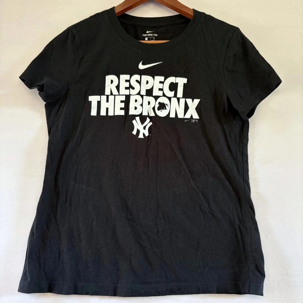 Nike New York Yankees Respect The Bronx Graphic T-Shirt Black Womens Small NKAF
